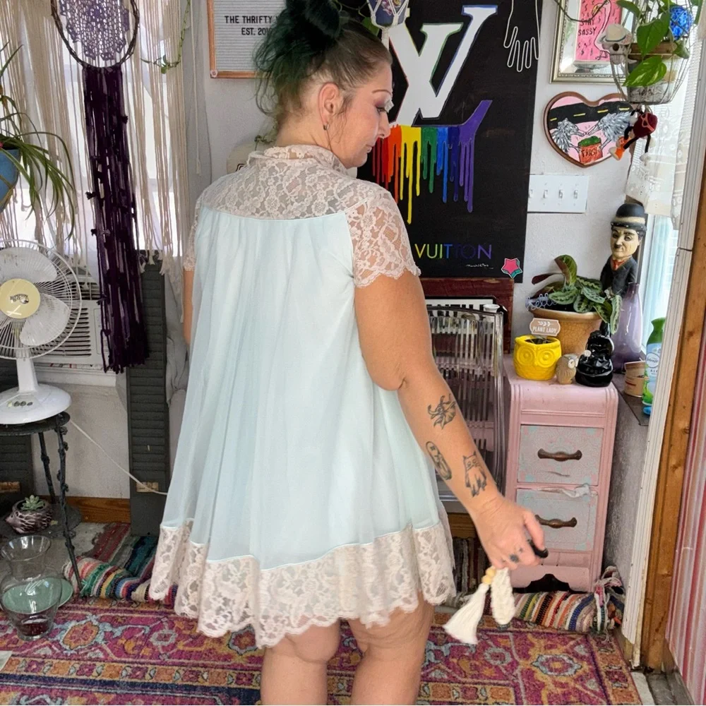 Vintage 1960s pale blue chiffon peignoir nightgown robe delicate lace sleeves - Picture 4 of 15